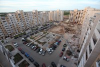 Ошибки проектирования в новых дворах: заблокированный тротуар