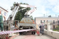 В Великом Новгороде вырубили деревья, чтобы сделать парковку для церкви